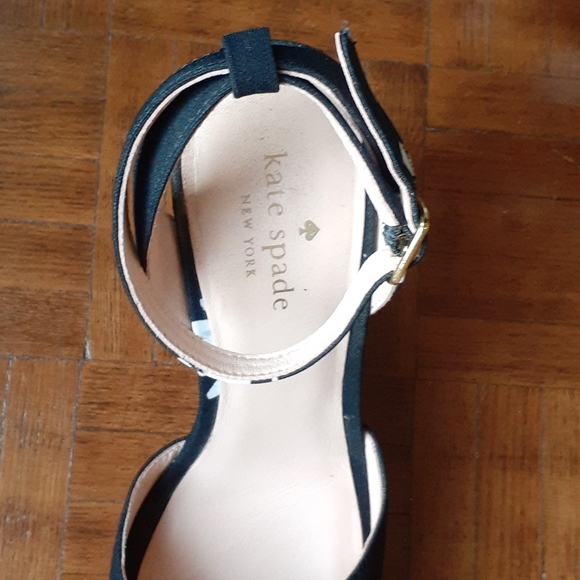 Kate Spade Dellie Daisy-Print Wedge Sandal - Picture 10 of 12